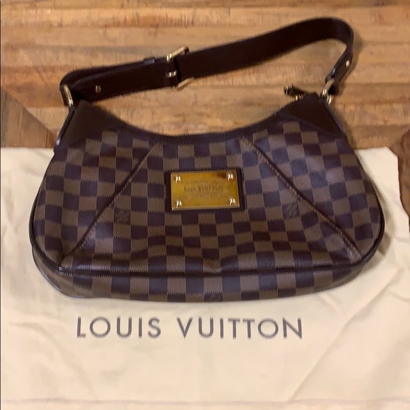 Louis Vuitton Handbags - Authentic Louis Vuitton Thames shoulder Bag